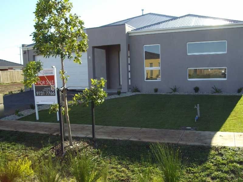 9 Urban Drive, Truganina VIC 3029