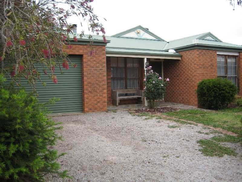 8 Gayness Court, Werribee VIC 3030