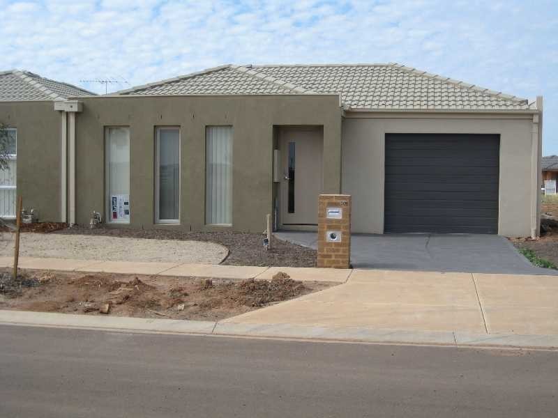 24 Misty Meadows Grove, Truganina VIC 3029