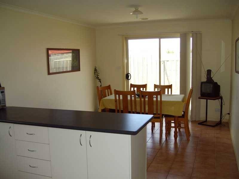 2/52 Latham Street, Werribee VIC 3030