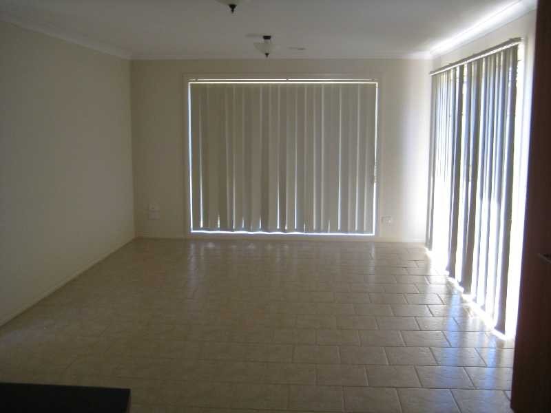 2/8 Macadamia Grove, Werribee VIC 3030