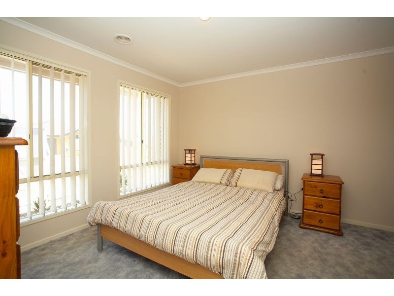 11 Peppermint Cres, Wyndham Vale VIC 3024