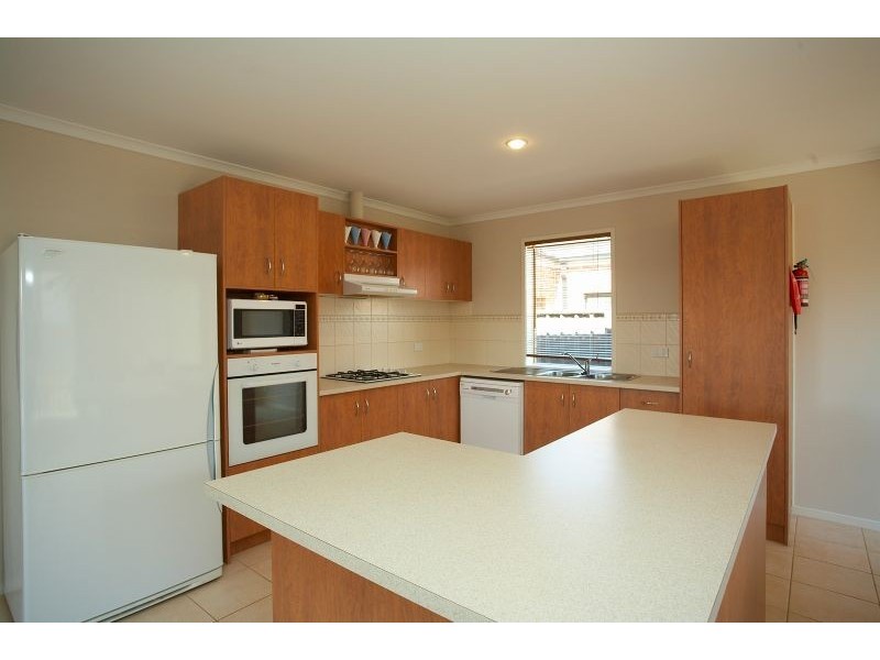 11 Peppermint Cres, Wyndham Vale VIC 3024