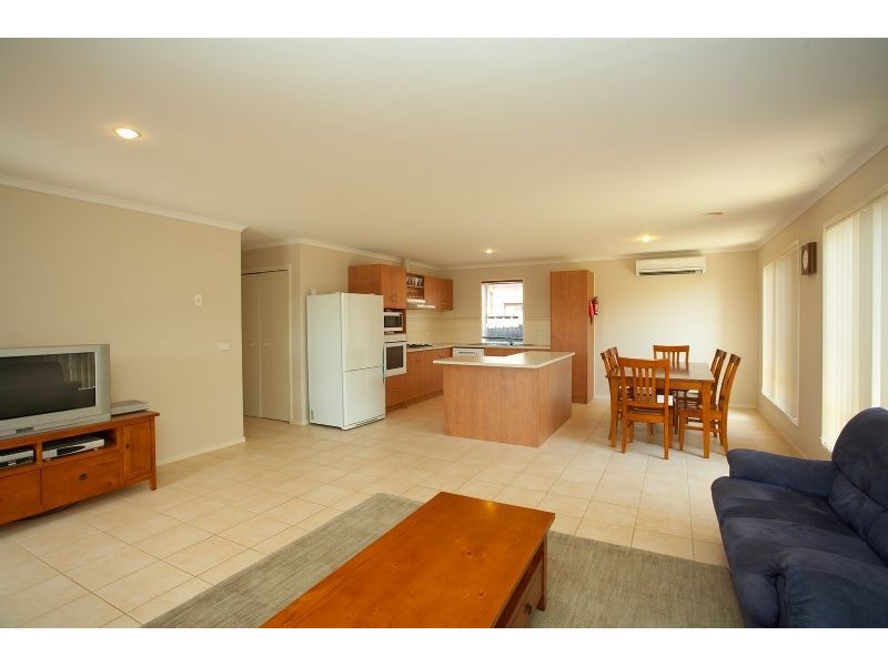 11 Peppermint Cres, Wyndham Vale VIC 3024