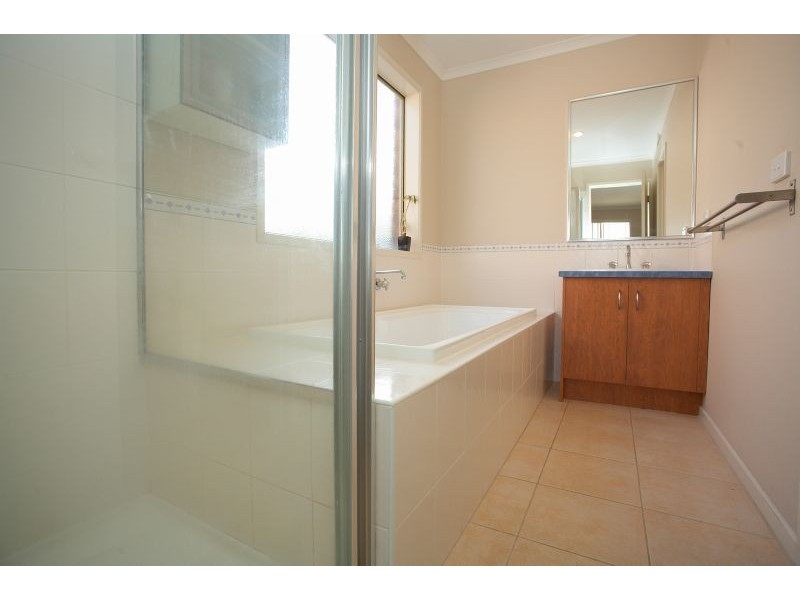 11 Peppermint Cres, Wyndham Vale VIC 3024