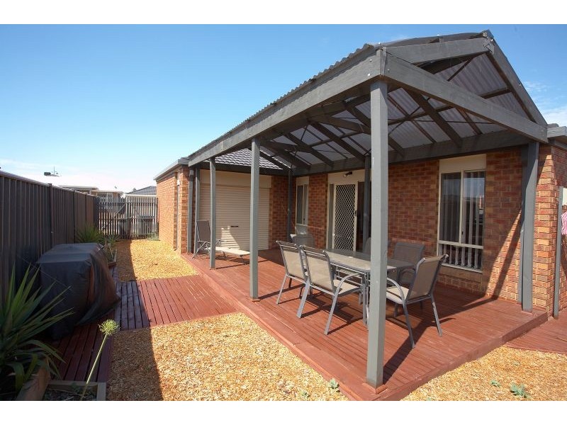 11 Peppermint Cres, Wyndham Vale VIC 3024