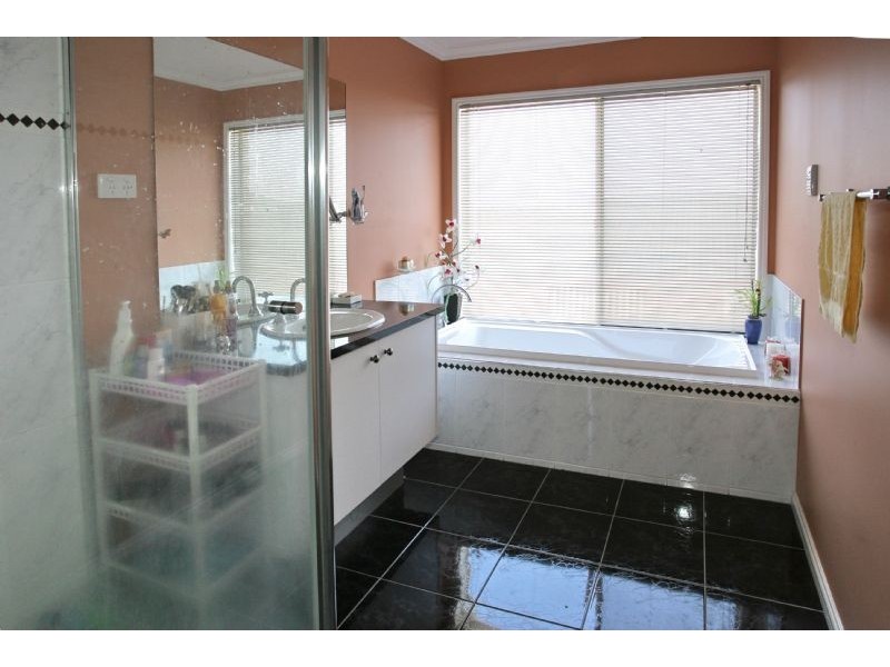 17 Azure Drive, Tarneit VIC 3029