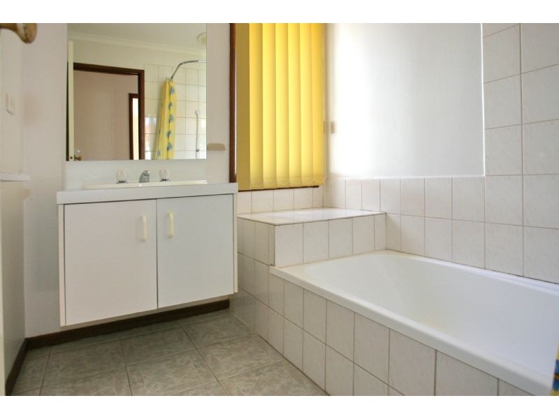 5 Martine Crt, Hoppers Crossing VIC 3029