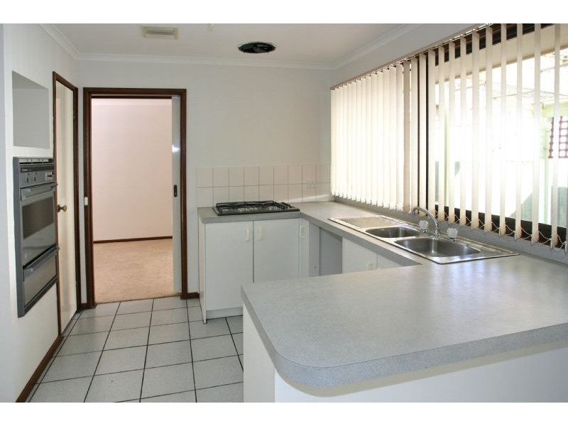 5 Martine Crt, Hoppers Crossing VIC 3029