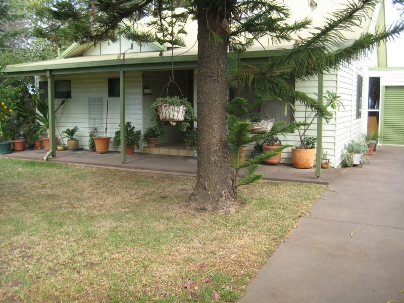 16 Riverside Avenue, Werribee VIC 3030