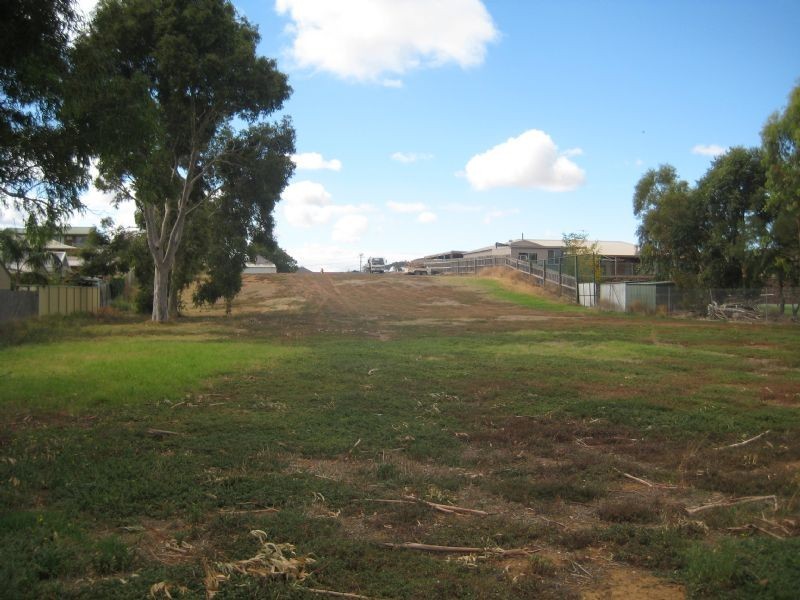 16 Riverside Avenue, Werribee VIC 3030