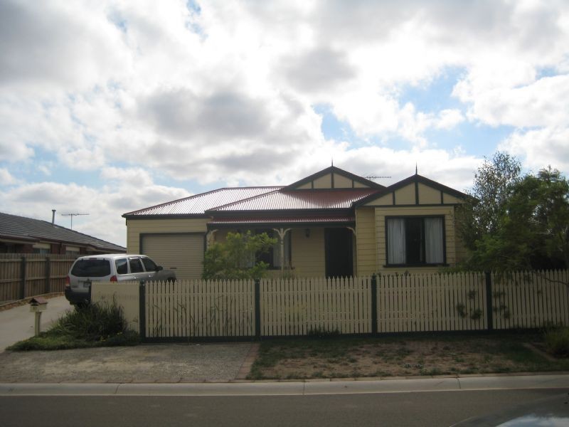 10 Whitfield Lane, Truganina VIC 3029