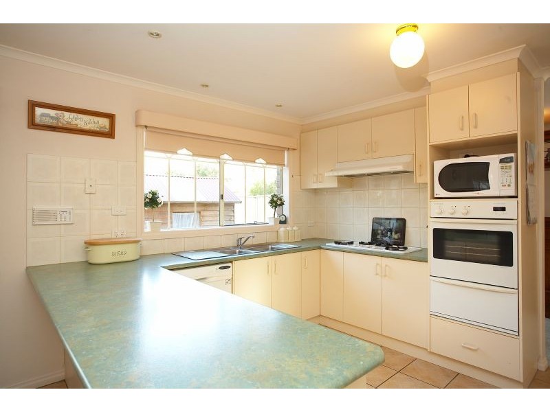 2 Devitt Place, Truganina VIC 3029