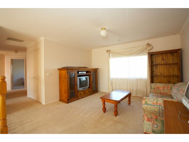 2 Devitt Place, Truganina VIC 3029