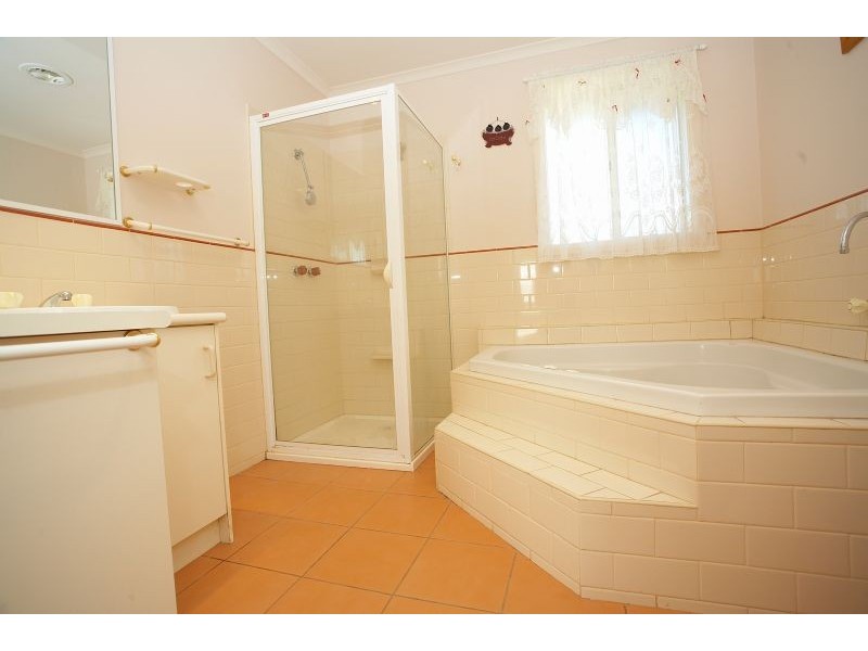 2 Devitt Place, Truganina VIC 3029