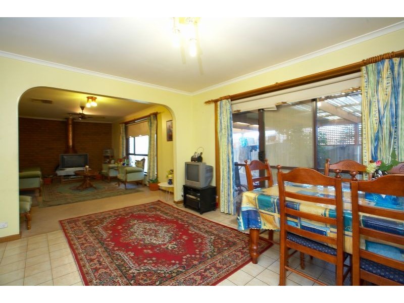 9 WARBLER CLOSE, Werribee VIC 3030