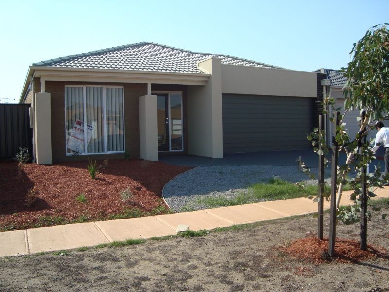 16 Archibald Chase, Point Cook VIC 3030