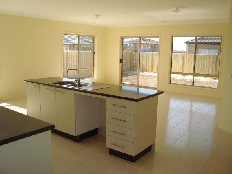 9 Peck Terrace, Williams Landing VIC 3027