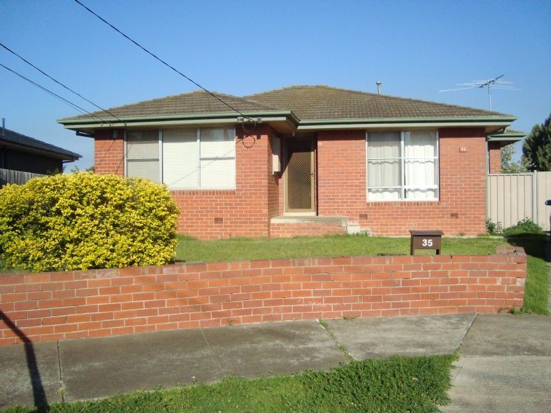 35 Richmond Cres, Werribee VIC 3030