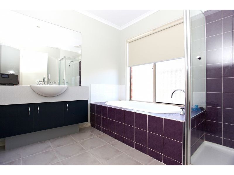 28 Eucumbene Road, Wyndham Vale VIC 3024