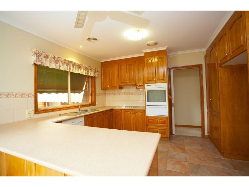 6 Manorvale Prd, Werribee VIC 3030