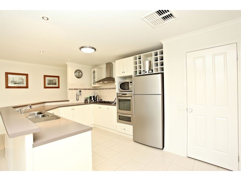 8 Waratah Road, Werribee VIC 3030