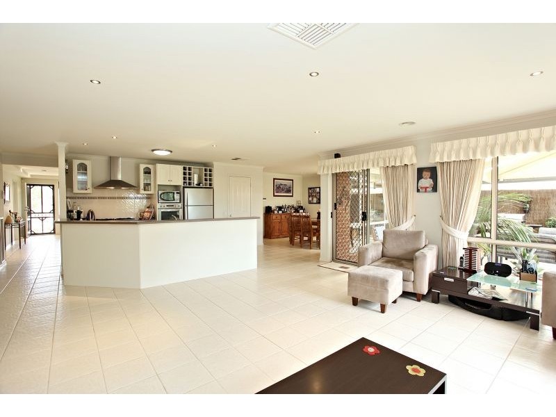 8 Waratah Road, Werribee VIC 3030