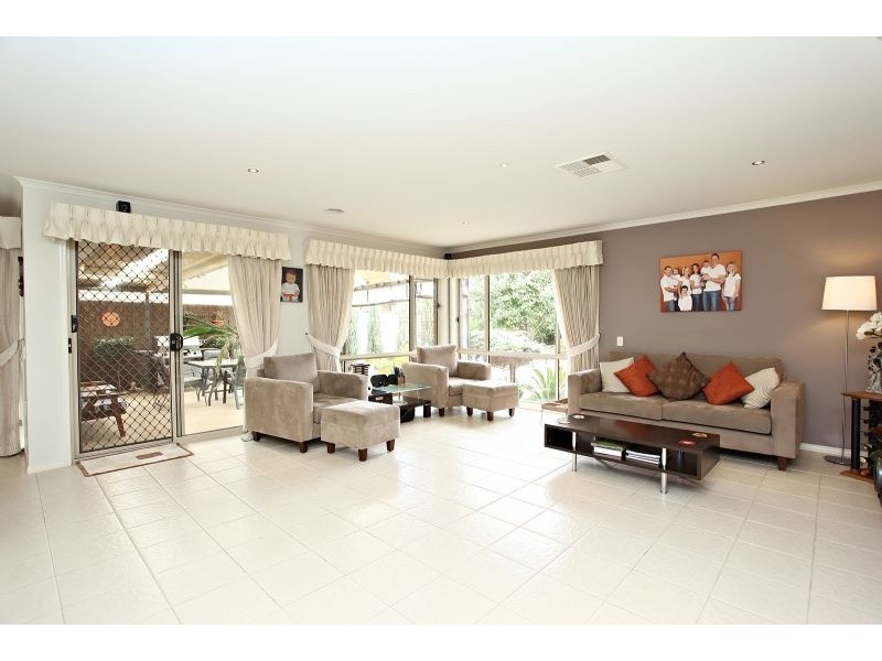 8 Waratah Road, Werribee VIC 3030