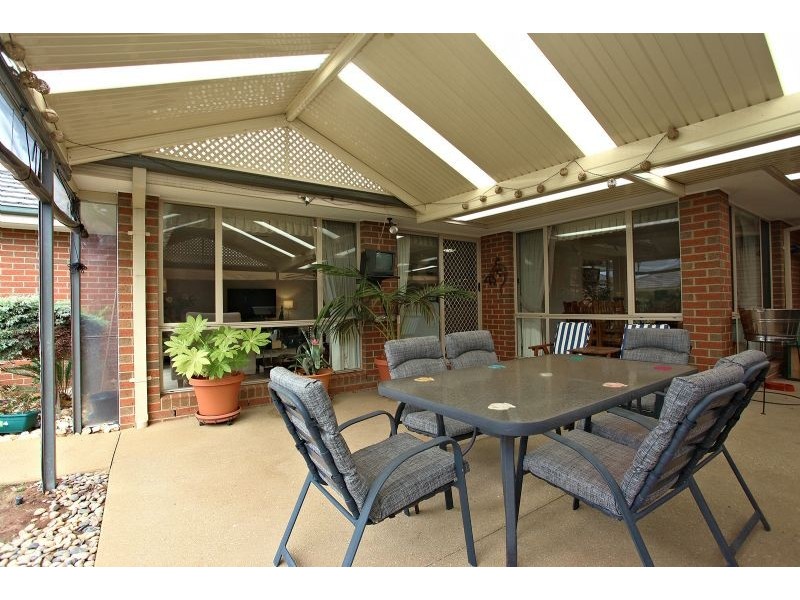 8 Waratah Road, Werribee VIC 3030