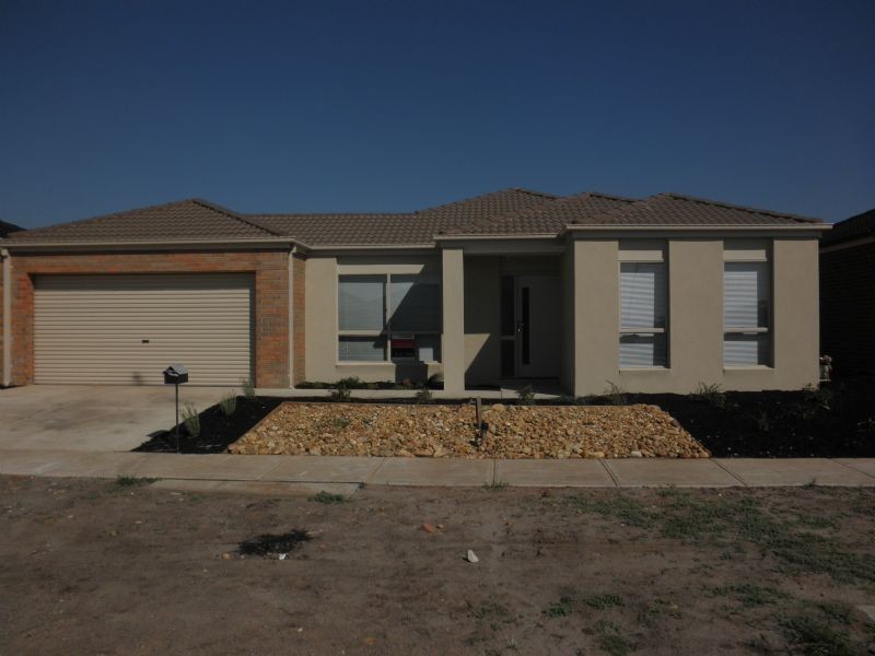15 Fetlock Drive, Truganina VIC 3029