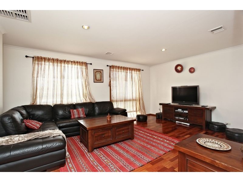 130 Mossfiel Drive, Hoppers Crossing VIC 3029