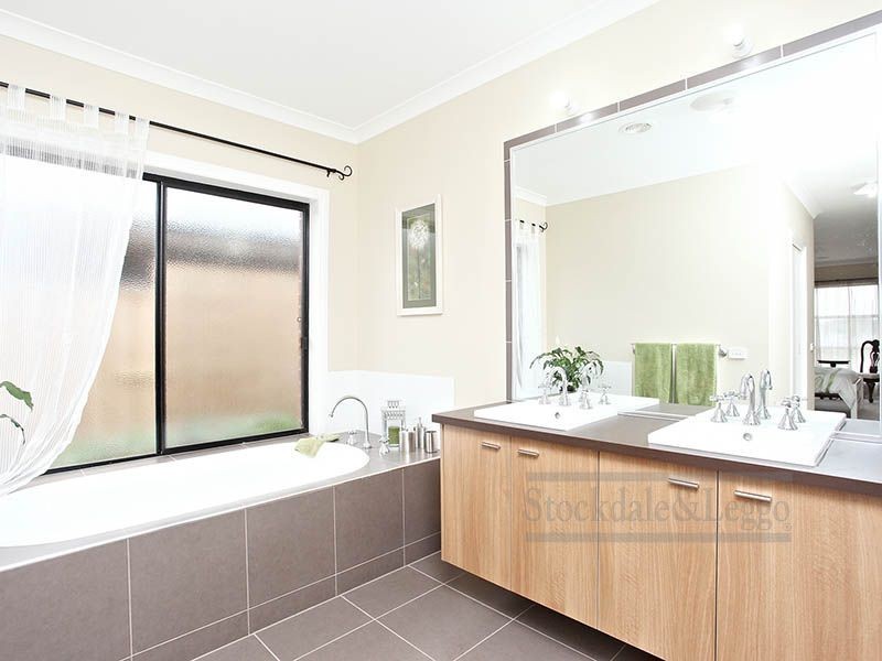19 Rising Sun Parade, Tarneit VIC 3029