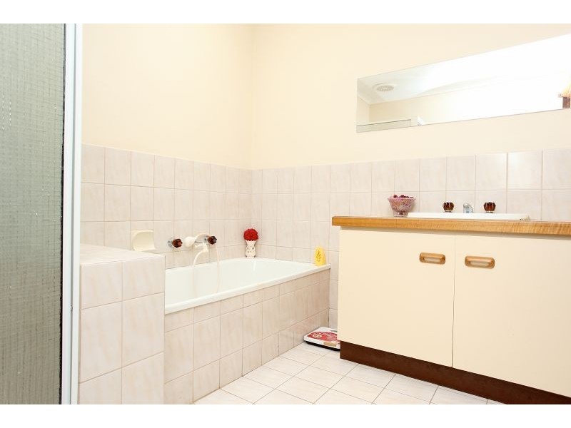 1/6 Pitta Close, Werribee VIC 3030