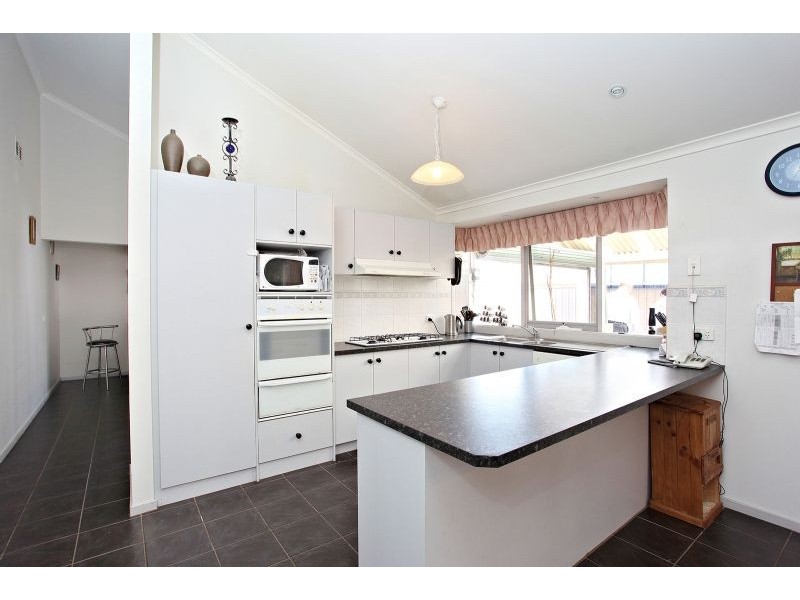 126 Cambridge Cres, Werribee VIC 3030