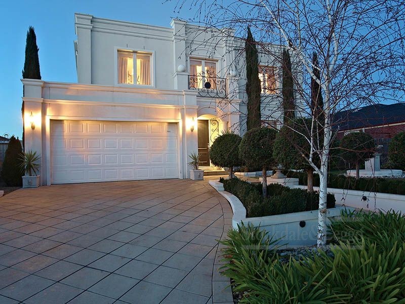 16 Westleigh Drive, Werribee VIC 3030