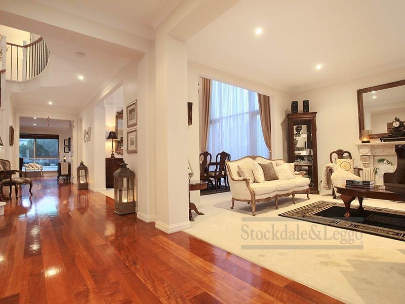 16 Westleigh Drive, Werribee VIC 3030