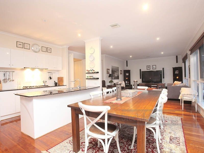 16 Westleigh Drive, Werribee VIC 3030