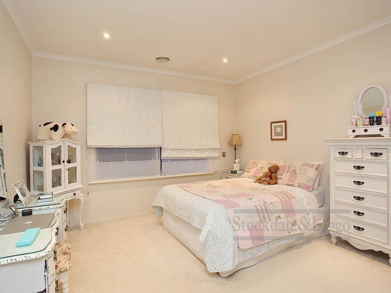 16 Westleigh Drive, Werribee VIC 3030