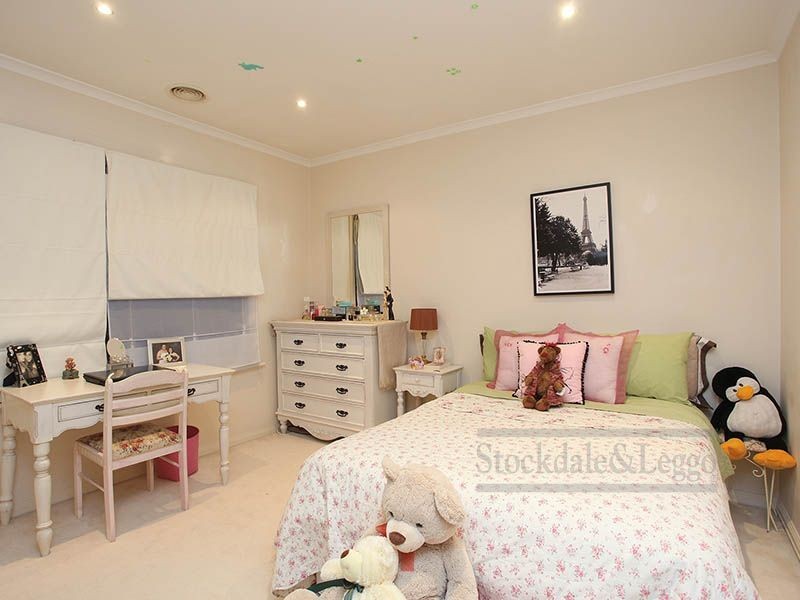 16 Westleigh Drive, Werribee VIC 3030