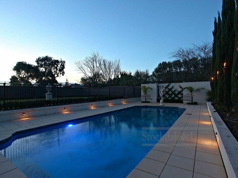 16 Westleigh Drive, Werribee VIC 3030