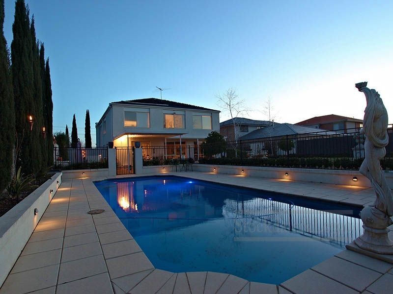 16 Westleigh Drive, Werribee VIC 3030