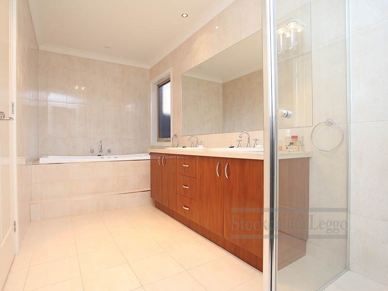 10 Yankos Drive, Werribee VIC 3030