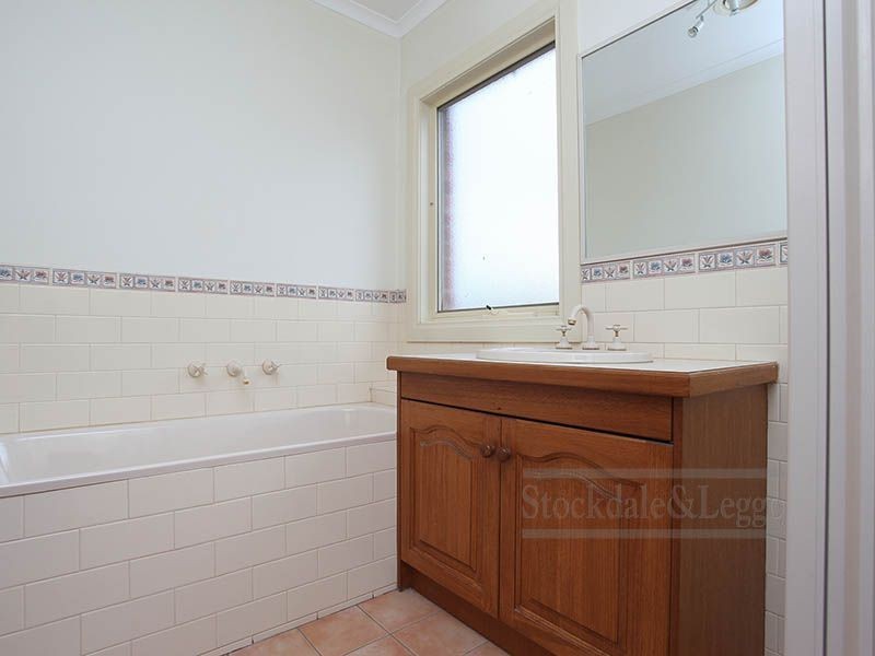 1 Carly Tce, Werribee VIC 3030