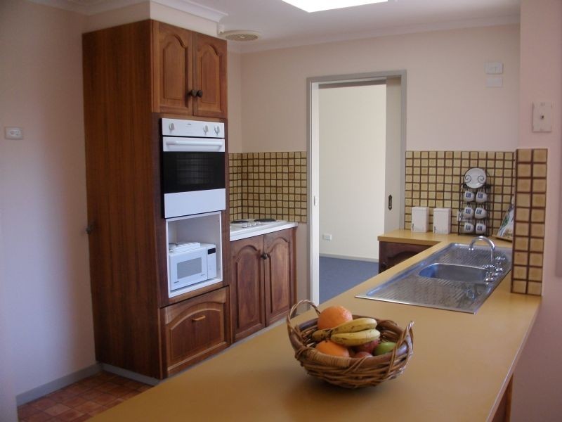 1 Manorvale Parade, Werribee VIC 3030