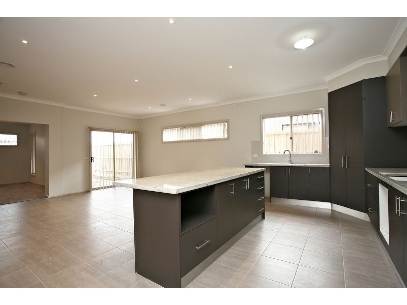 14 Hilderbrand Avenue, Williams Landing VIC 3027