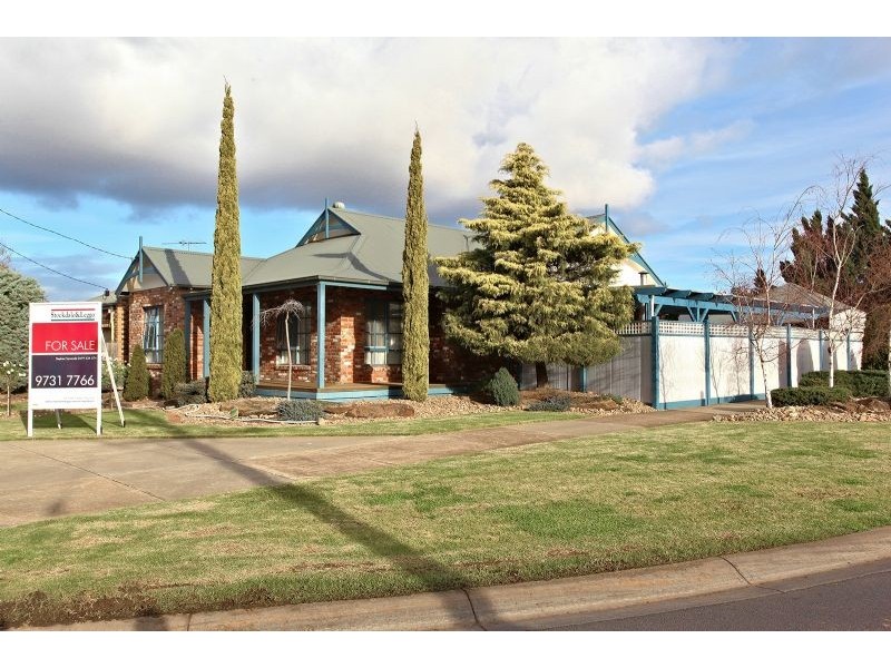 98 Wattle Ave, Werribee VIC 3030