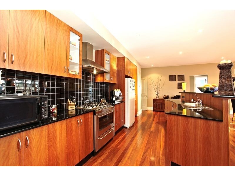 98 Wattle Ave, Werribee VIC 3030
