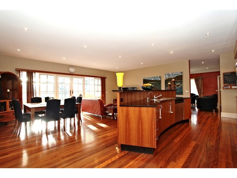 98 Wattle Ave, Werribee VIC 3030