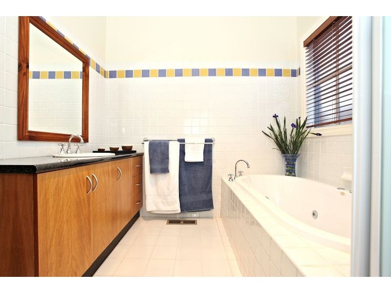 98 Wattle Ave, Werribee VIC 3030
