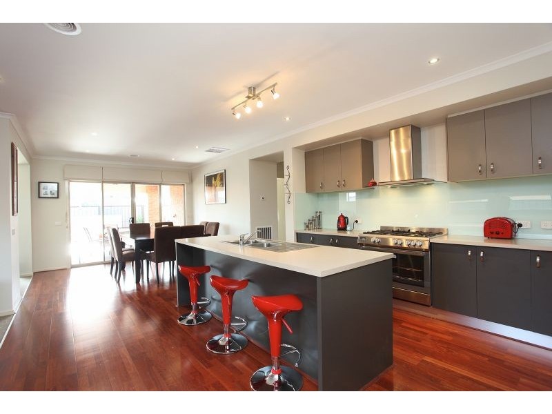 6 Stroud Glen, Tarneit VIC 3029